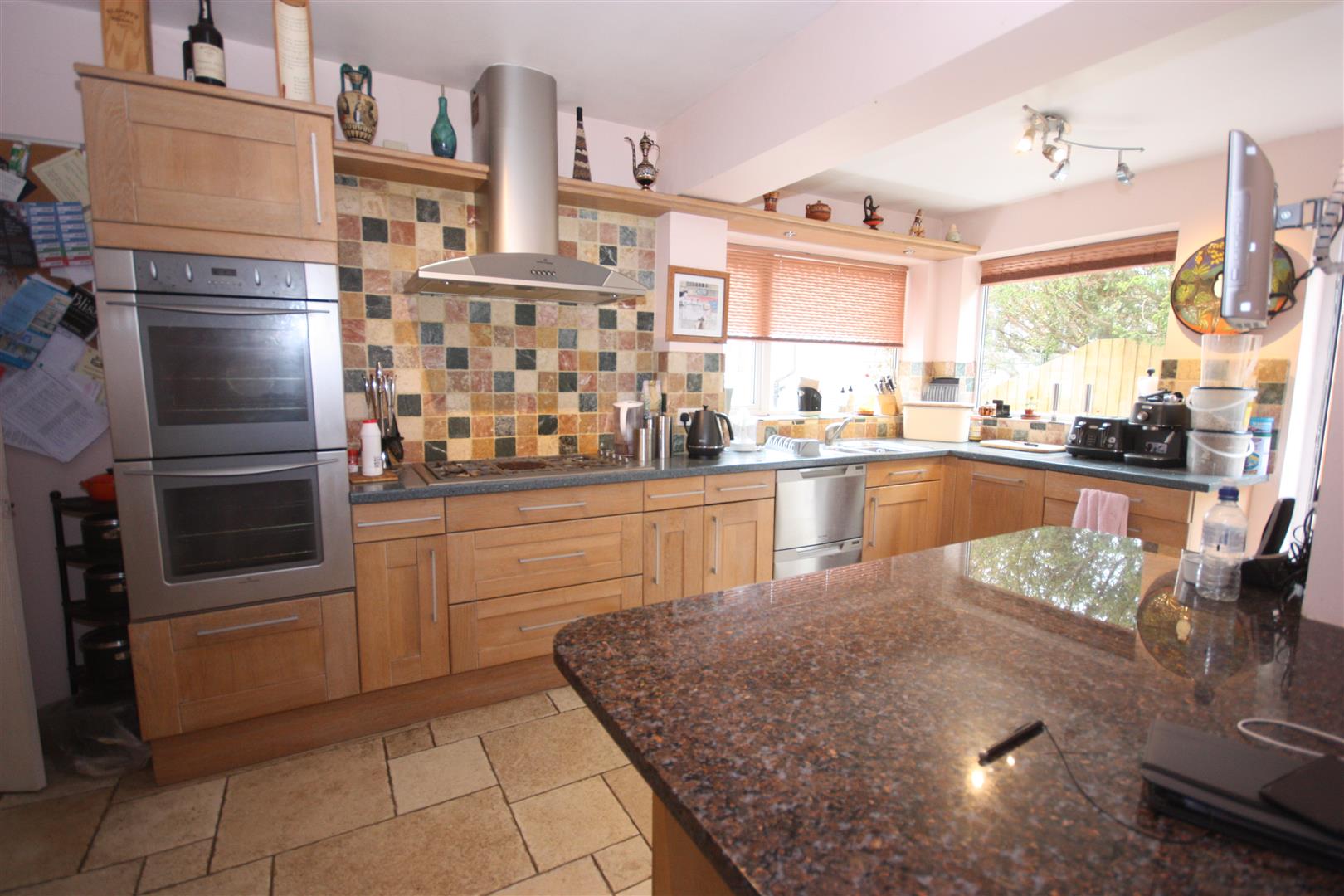 Kitchen/ Breakfast Room
